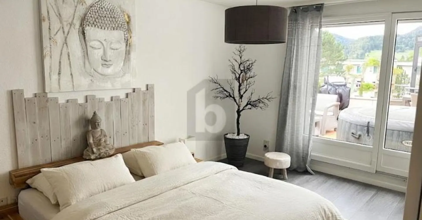 Stunning Penthouse with Terrace - Photo 4 of 6