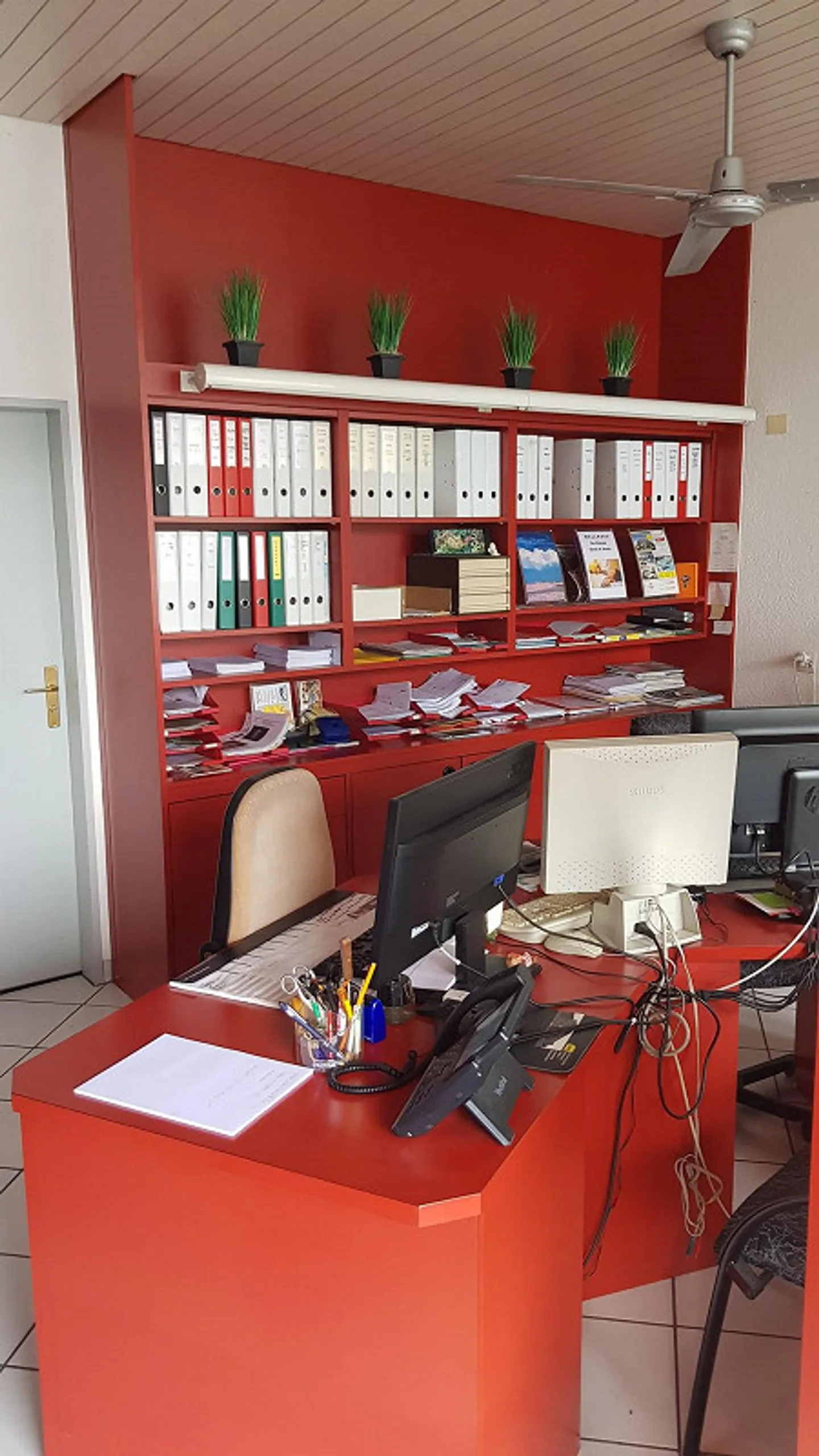 Bureau de vitrine - Photo 2 sur 6