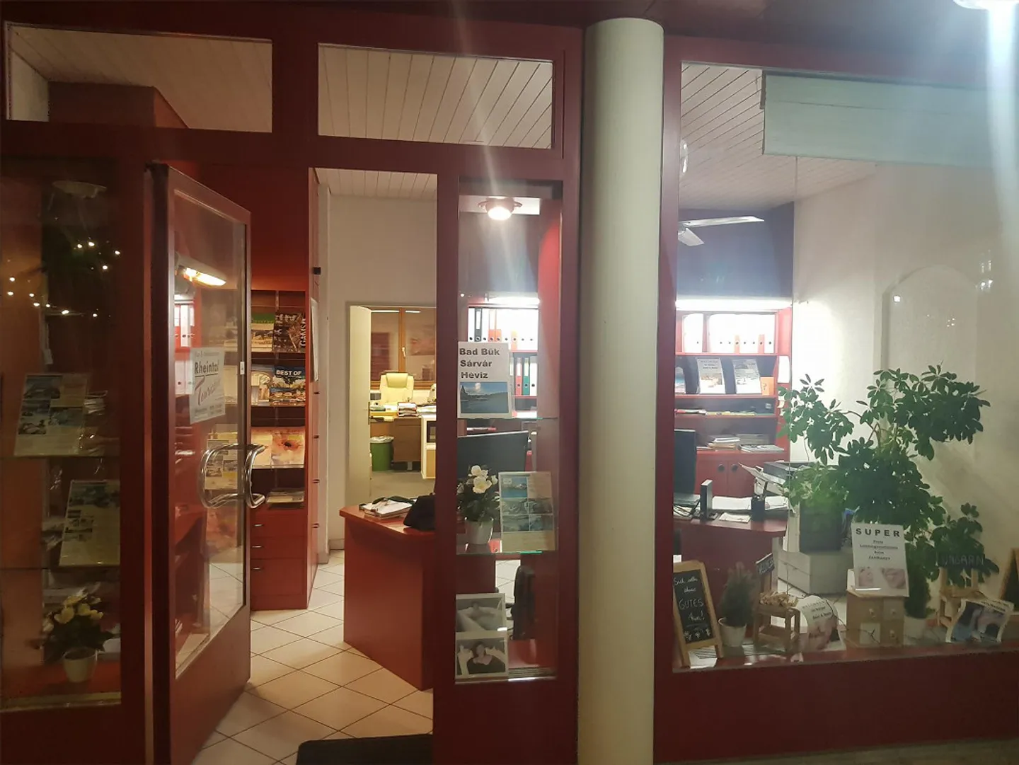 Bureau de vitrine - Photo 3 sur 6