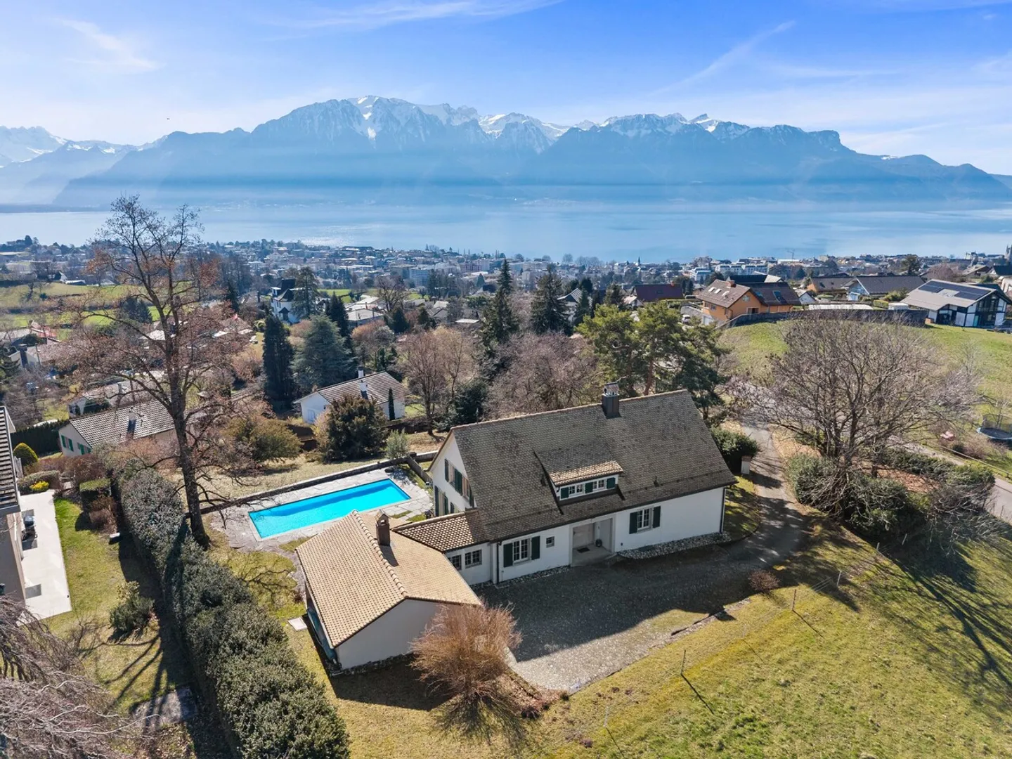 Villa Elegante con Vista Lago - Foto 2 di 13