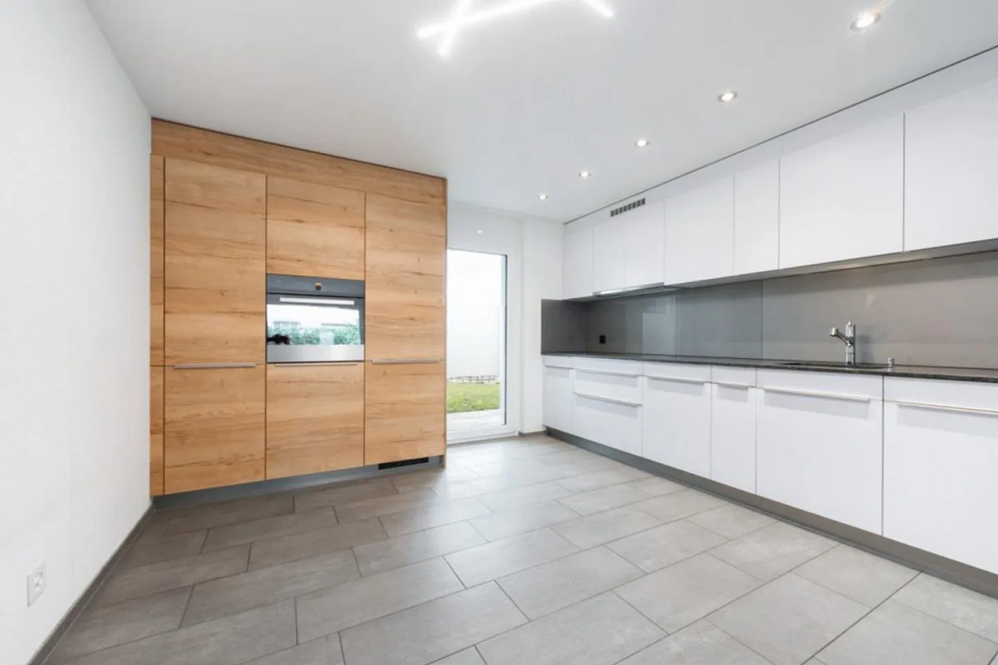 Modern 5.5 Room Garden Apartment - Photo 1 of 5