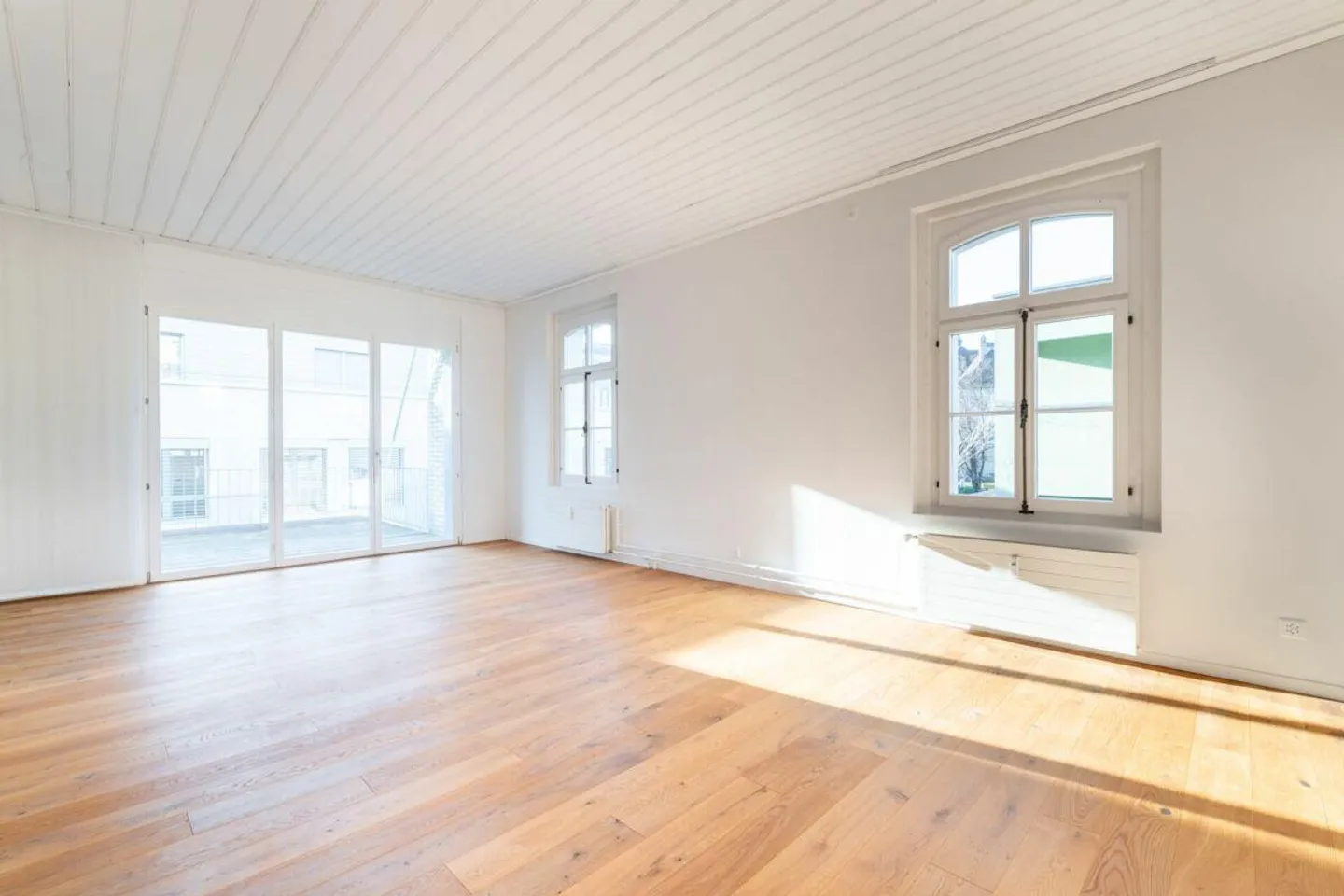 Appartamento straordinario di 5,5 stanze con appartamento studio di 2 stanze - Foto 1 di 15