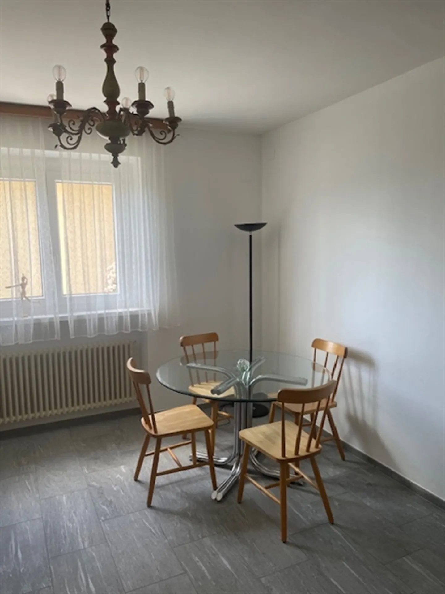 2.5-room apartment with small garden and external parking - Photo 2 of 11