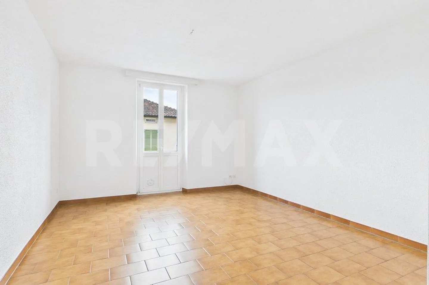 Bright and spacious 4.5-room apartment in Coldrerio - Photo 2 of 11