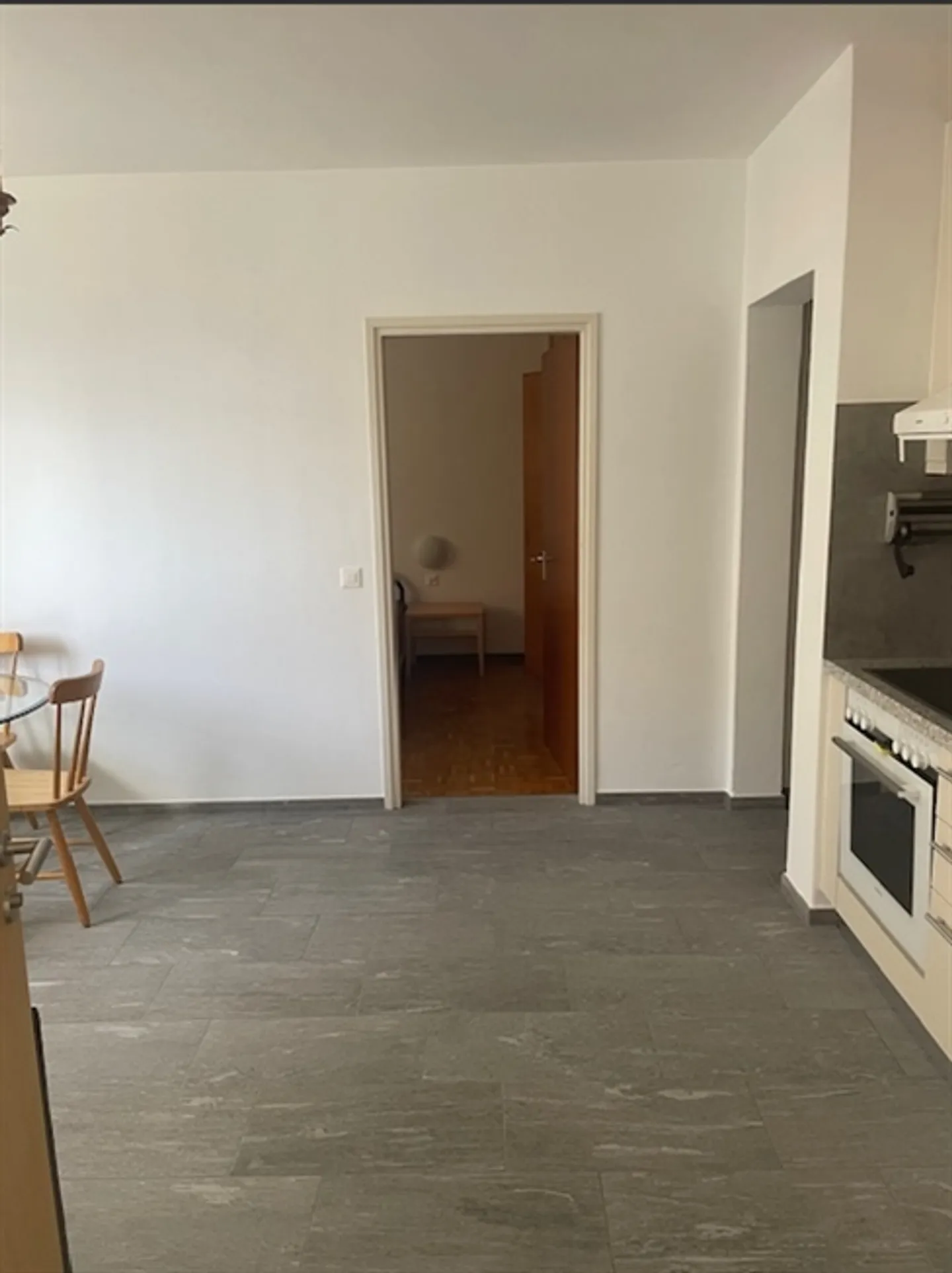 2.5-room apartment with small garden and external parking - Photo 8 of 11