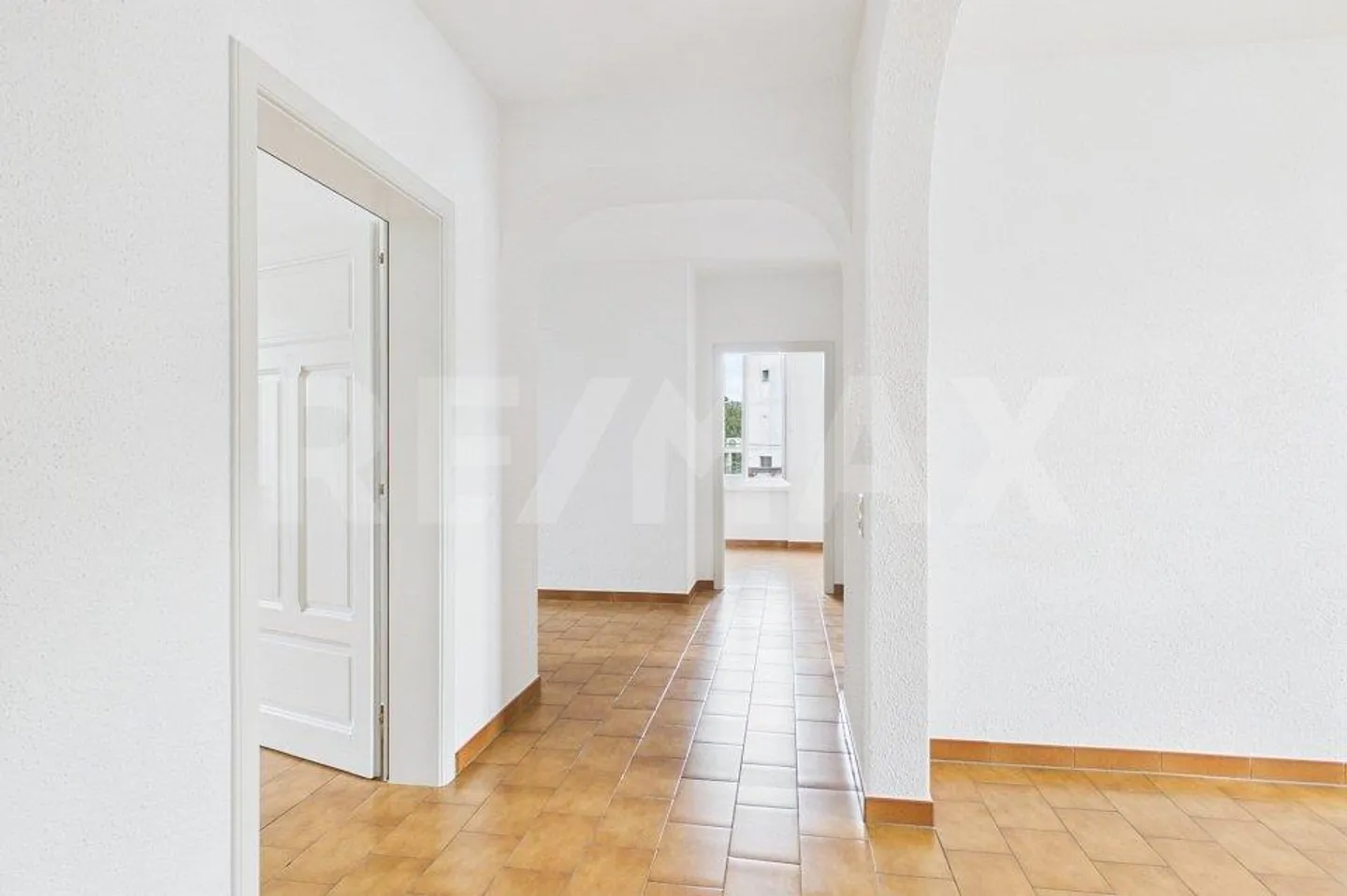 Bright and spacious 4.5-room apartment in Coldrerio - Photo 4 of 11