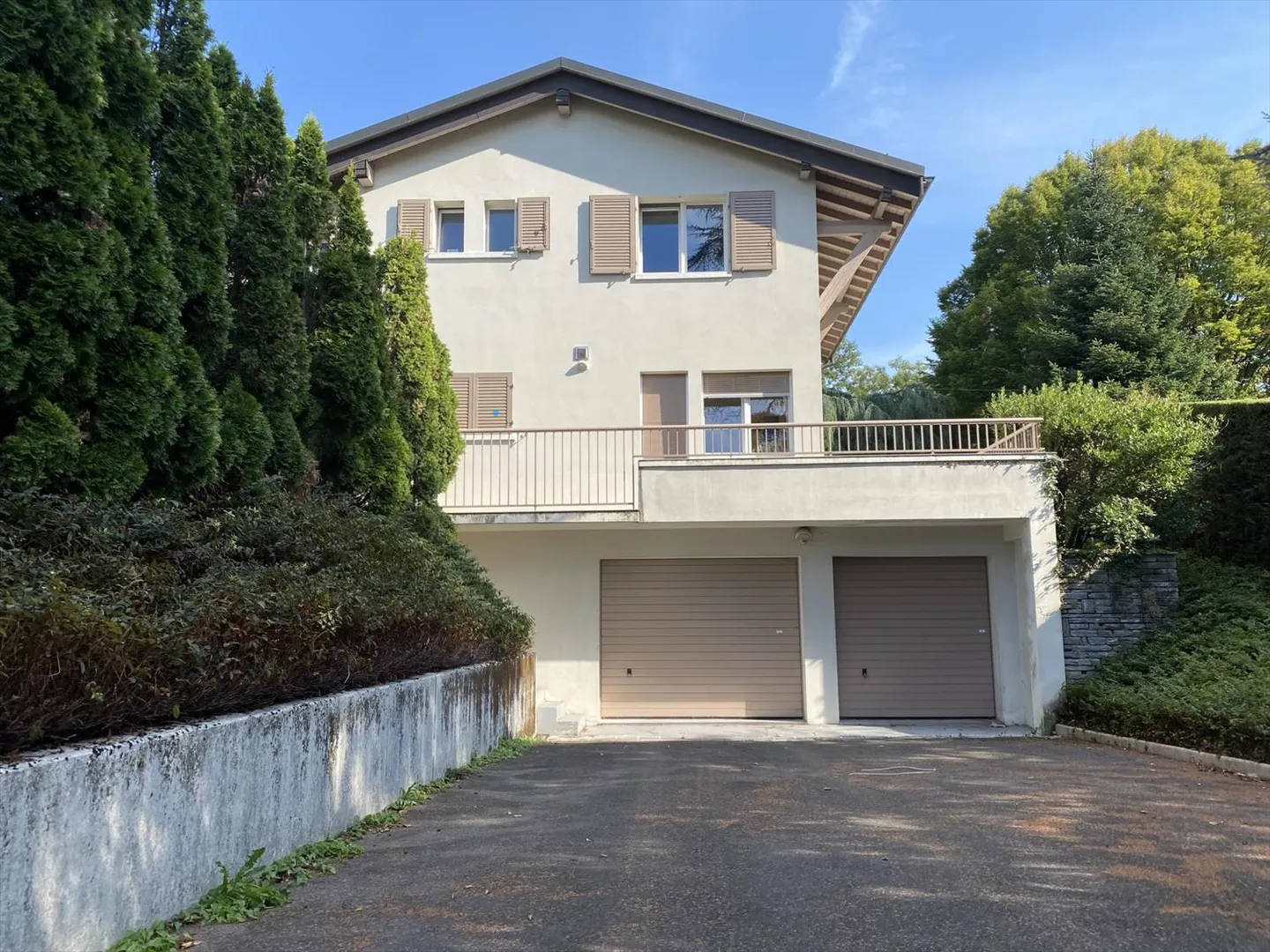 Superba villa familiare con grande giardino a Cointrin - Foto 1 di 7