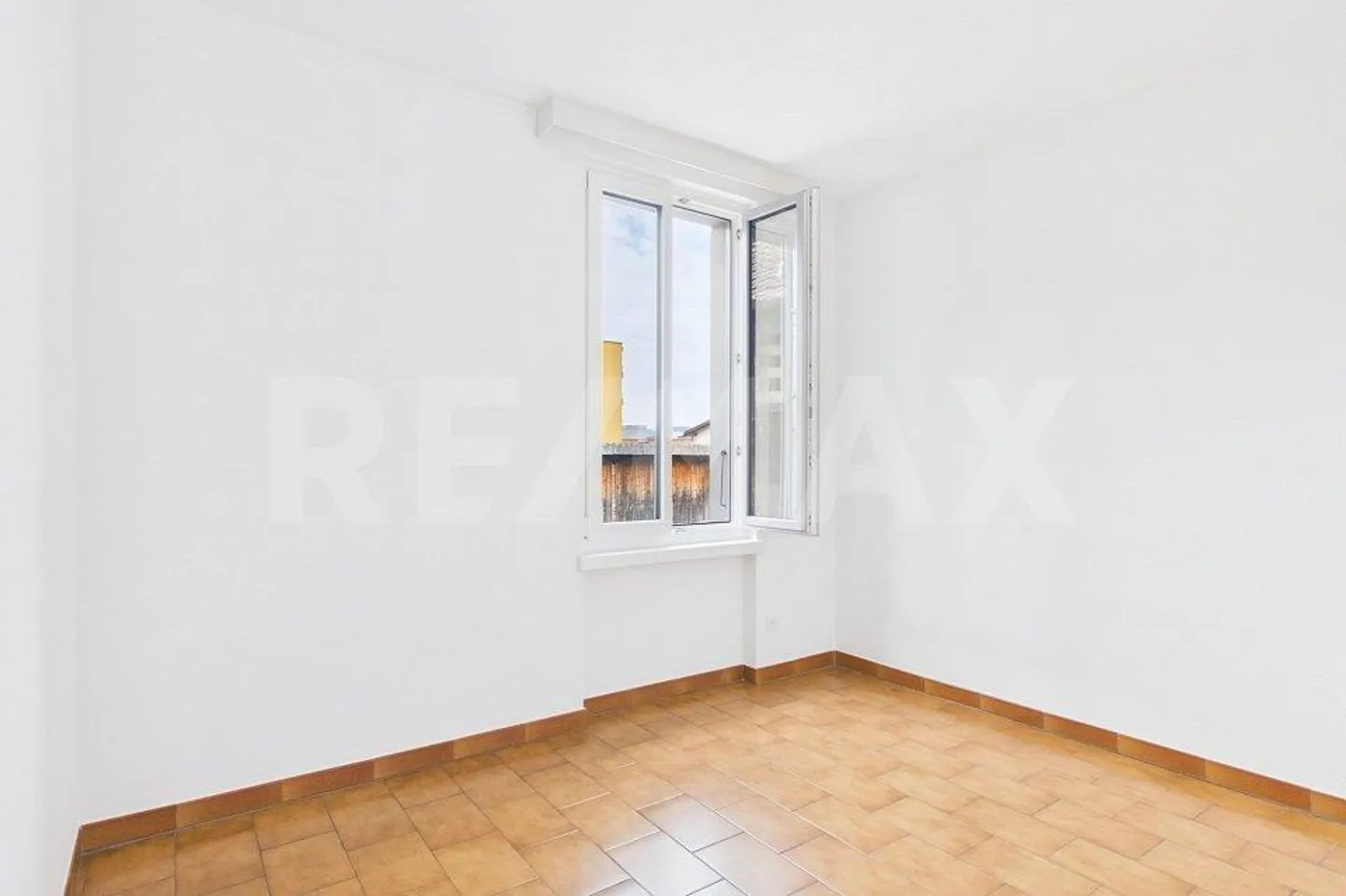 Bright and spacious 4.5-room apartment in Coldrerio - Photo 8 of 11