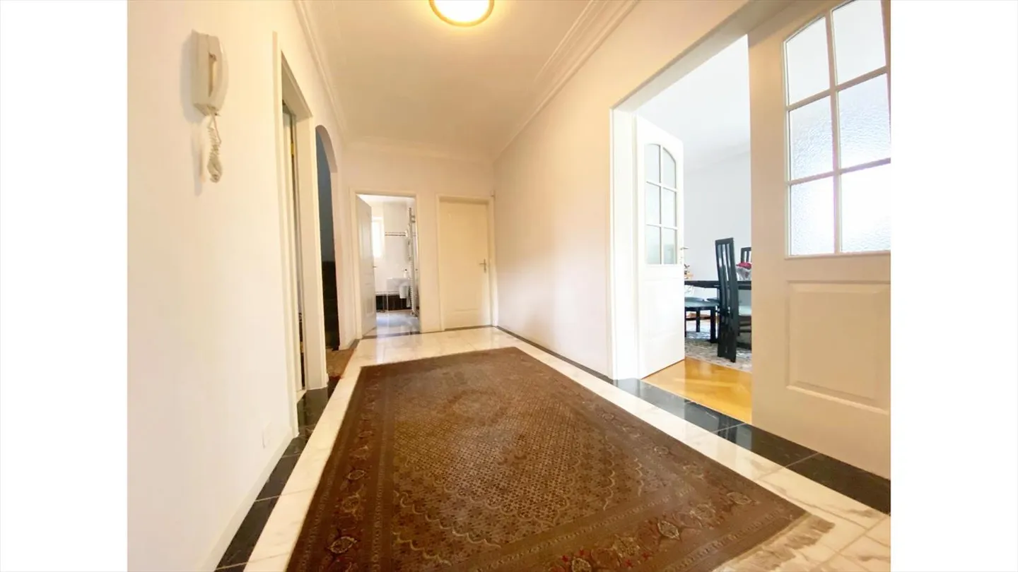 Superba villa familiare con grande giardino a Cointrin - Foto 4 di 7