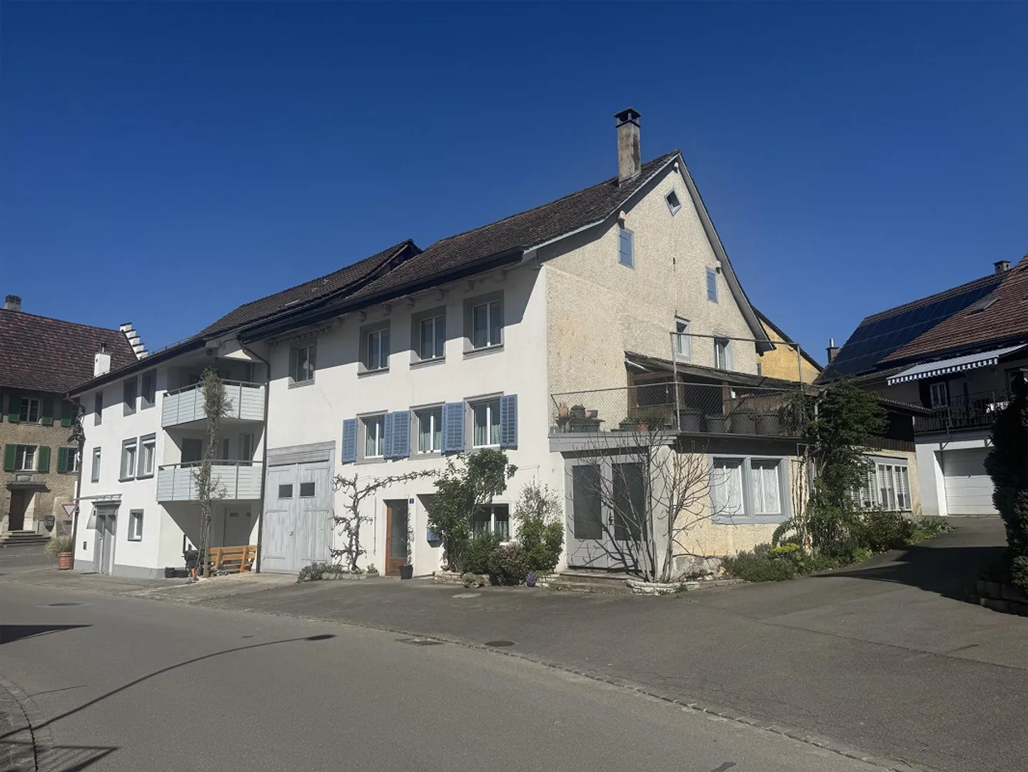Grosses 6 Zi-Haus, ohne Renovationsbedarf. - Foto 1 von 17