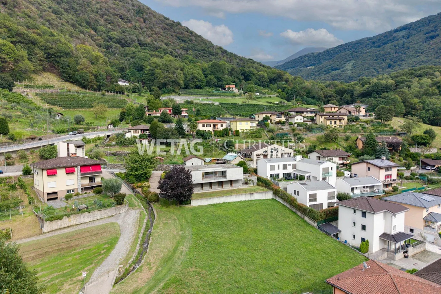 Moderne Villa mit Terrassen und Garten - Foto 13 von 13