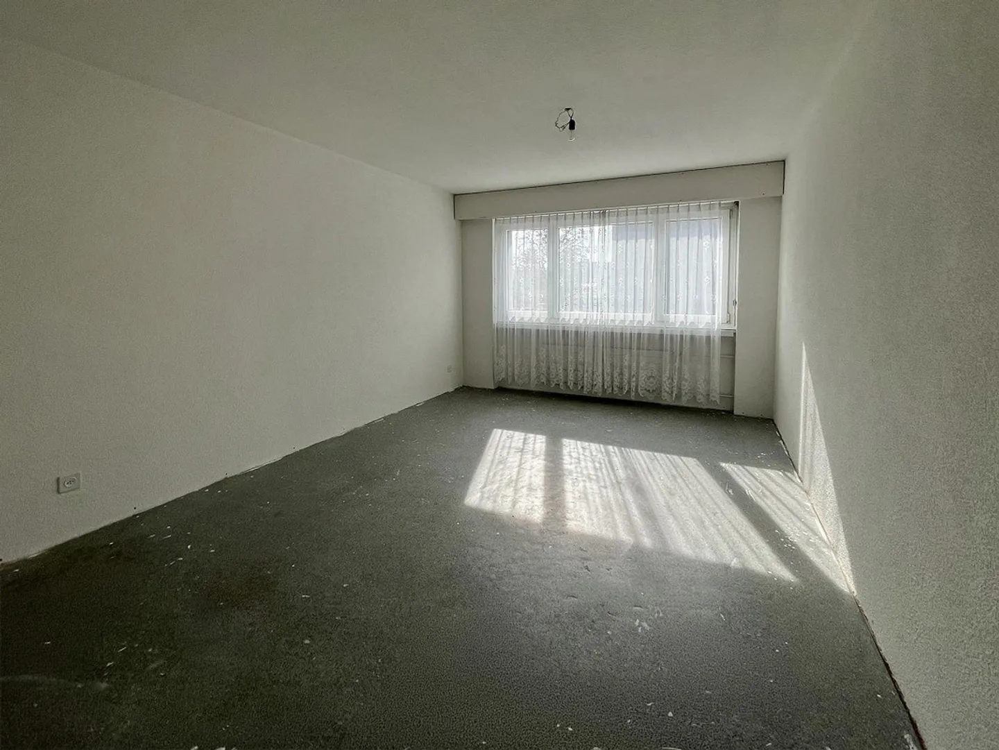 2.5-Room Apartment with Potential for Self-Realization - Photo 7 of 10