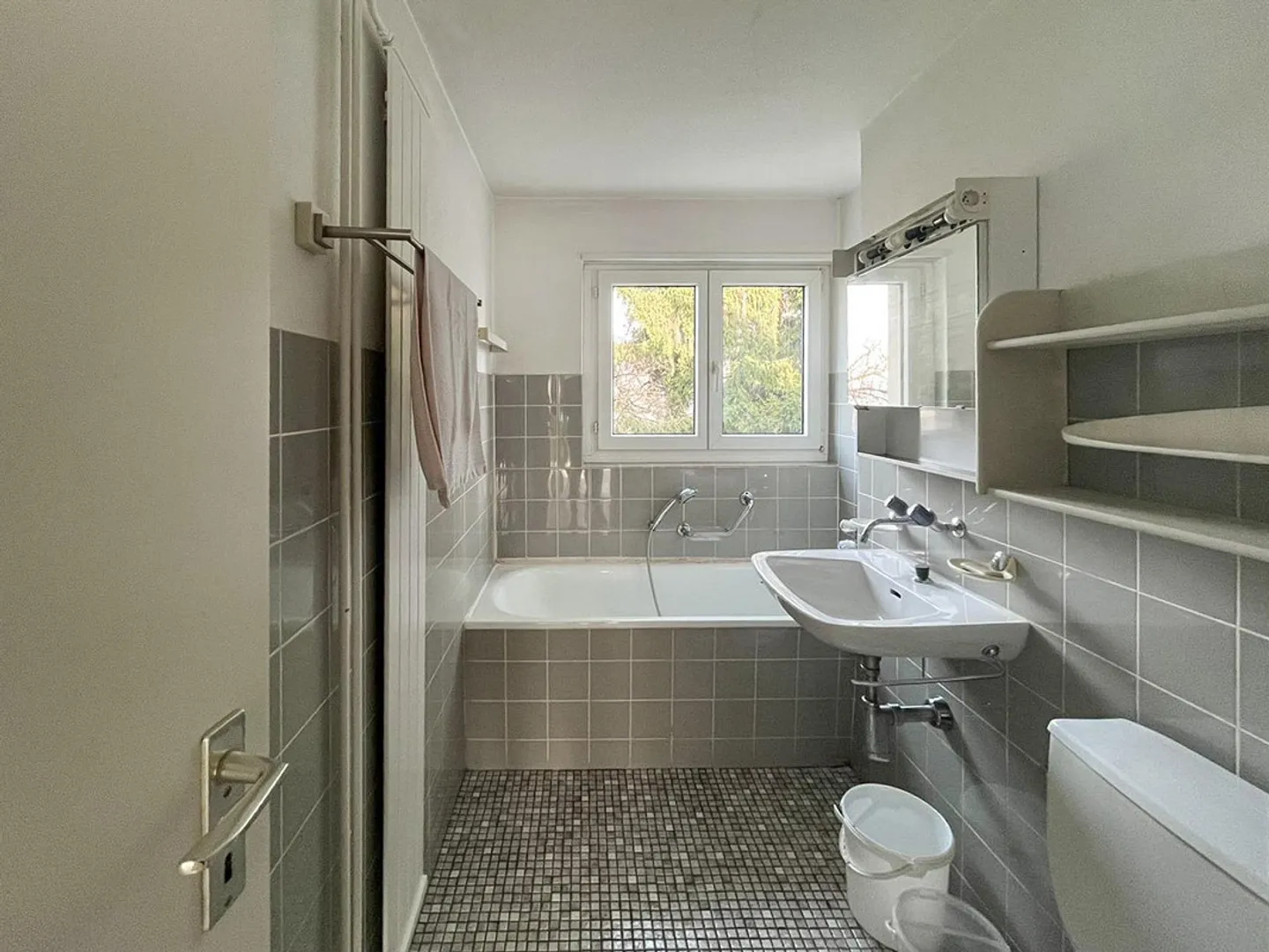 2.5-Room Apartment with Potential for Self-Realization - Photo 8 of 10