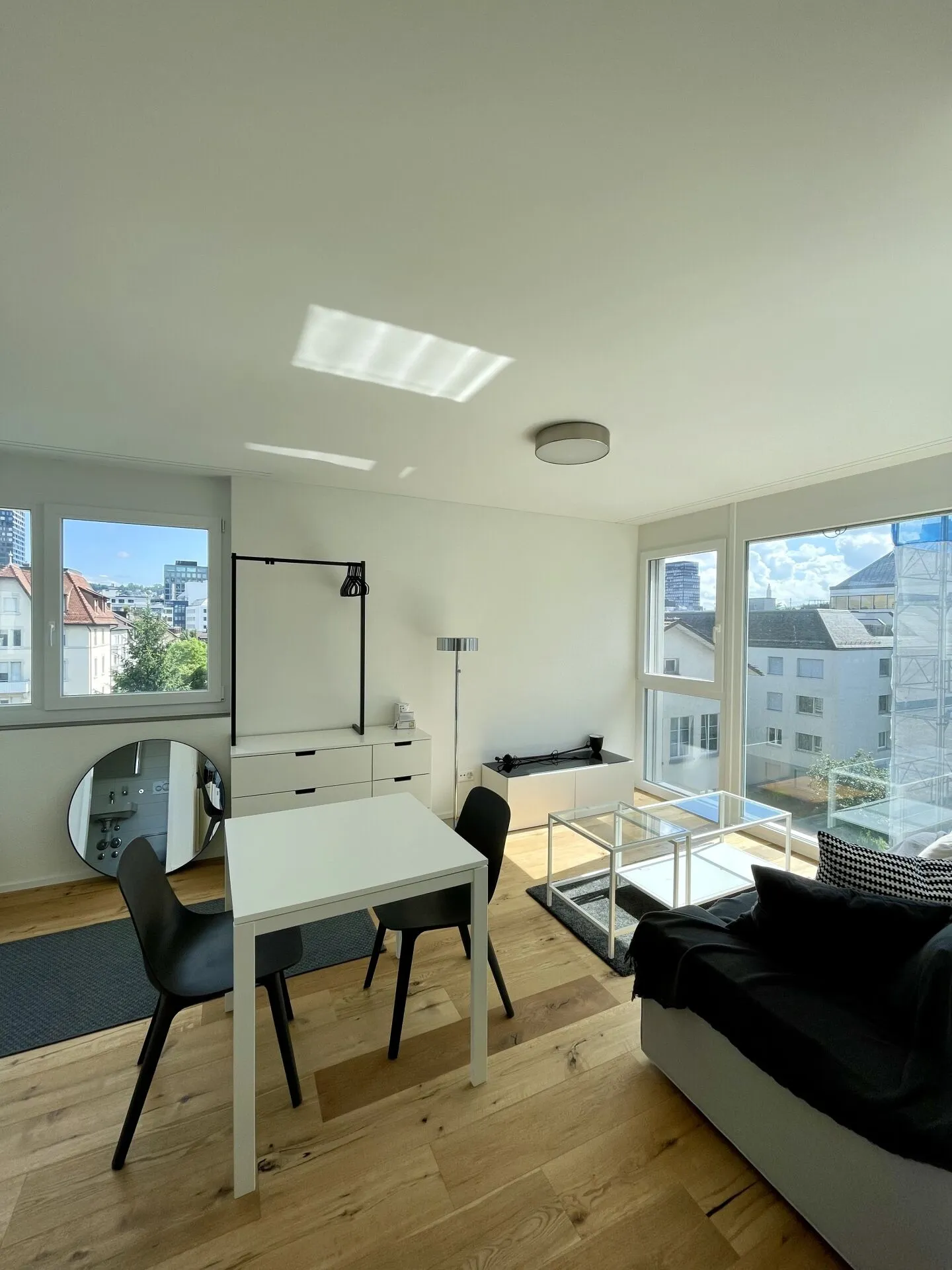 Bright 1.5-Room Apartment - Photo 2 of 6