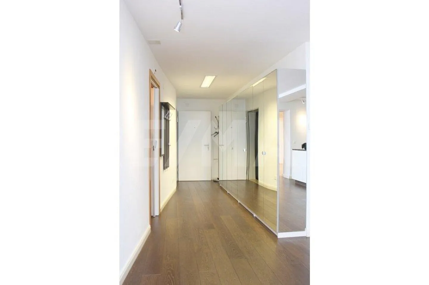 2.5 Room Apartment - Photo 2 of 13