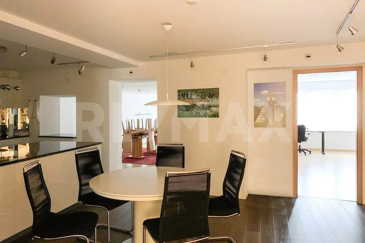 2.5 Room Apartment - Photo 3 of 13