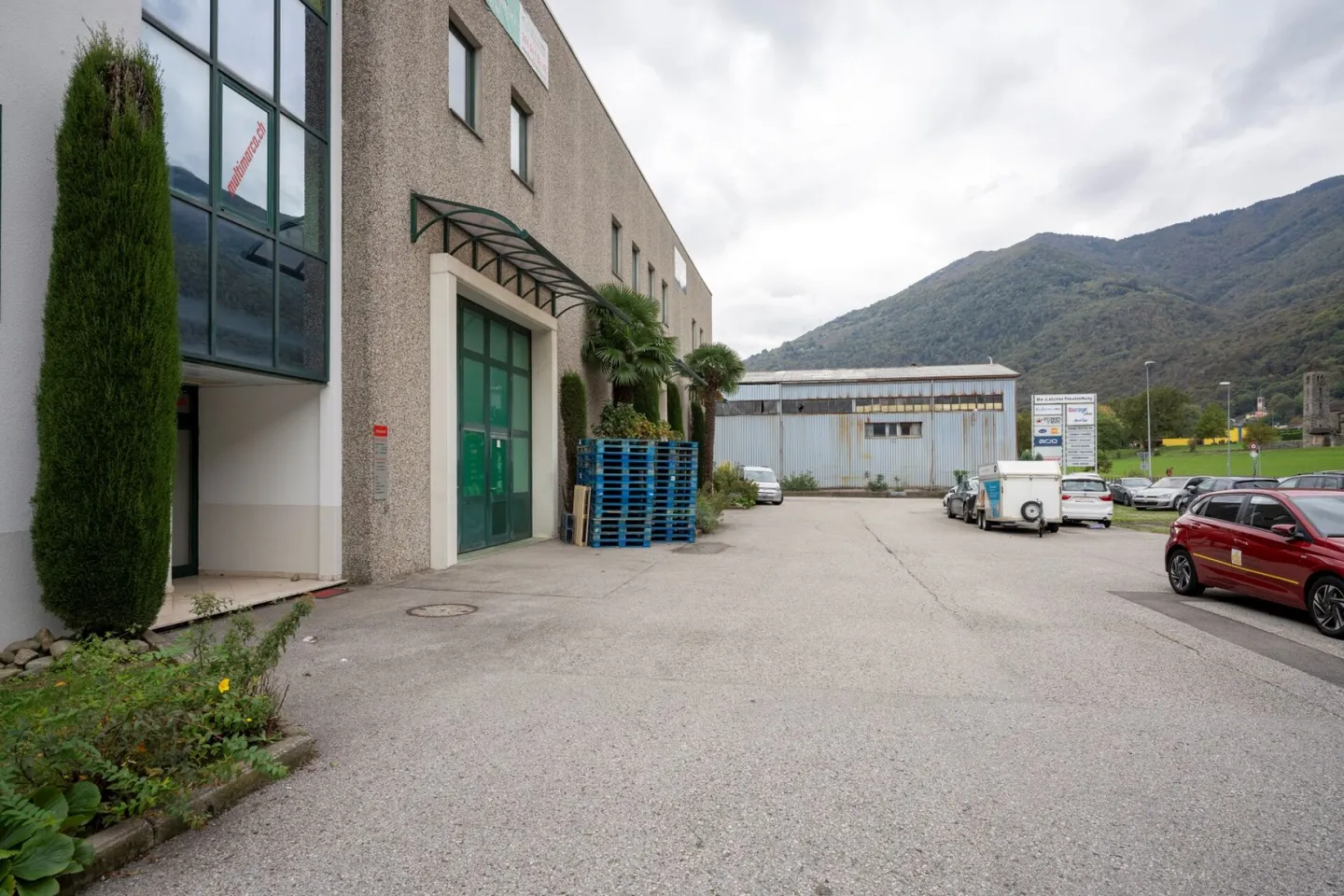 Affitto a Mezzovico Magazzino/Deposito di circa 500 m² - Foto 1 di 3