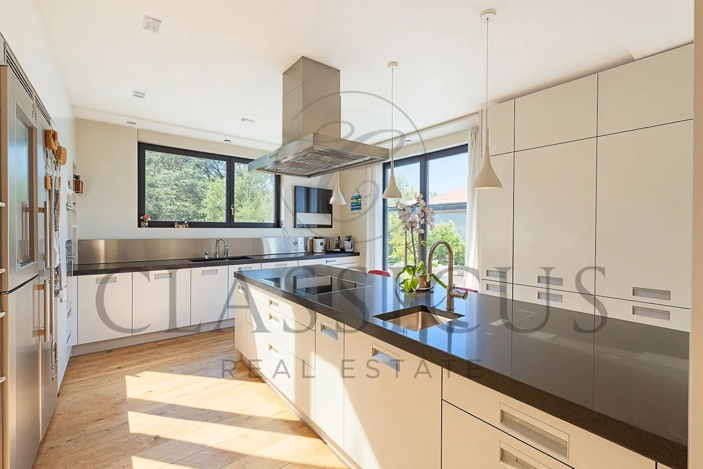 Prestigious contemporary villa with swimming pool - Photo 6 of 13