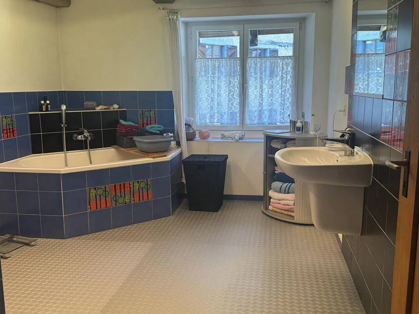 Grosses 6 Zi-Haus, ohne Renovationsbedarf. - Foto 9 von 17