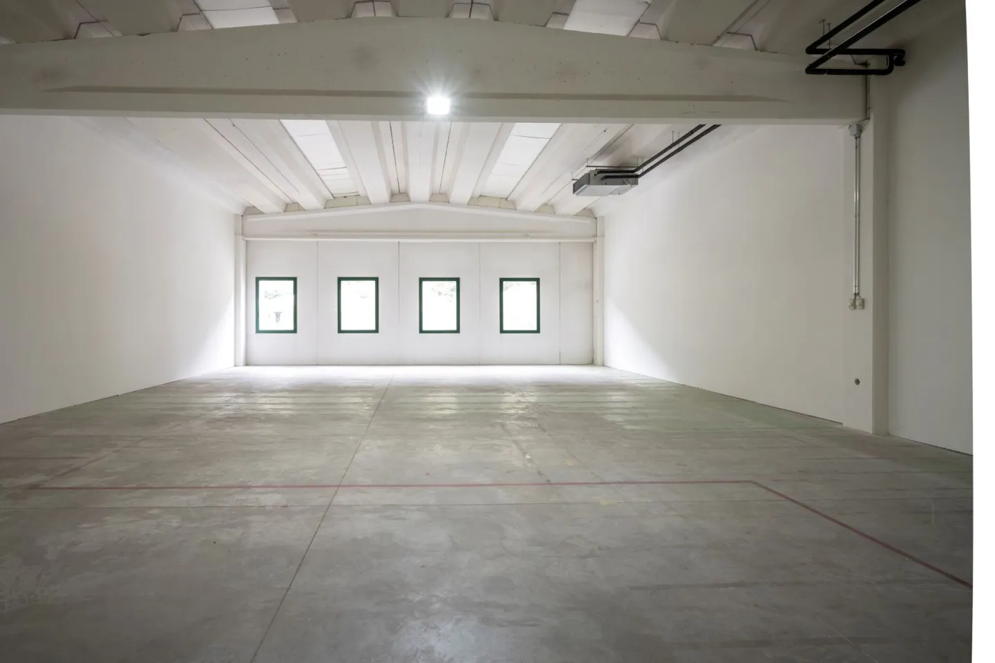 Affitto a Mezzovico Magazzino/Deposito di circa 500 m² - Foto 2 di 3