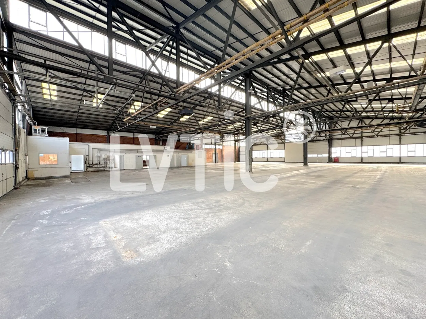 Halle industrielle, dépôt de 2200 m2 à louer à Aigle - Photo 4 sur 6