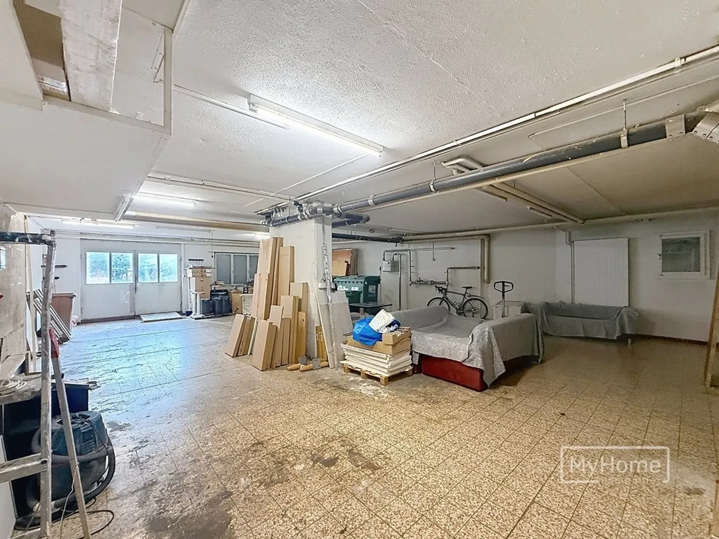 Storage Room/Workshop of 111m2 in the Heart of Western Lausanne - Photo 1 of 4