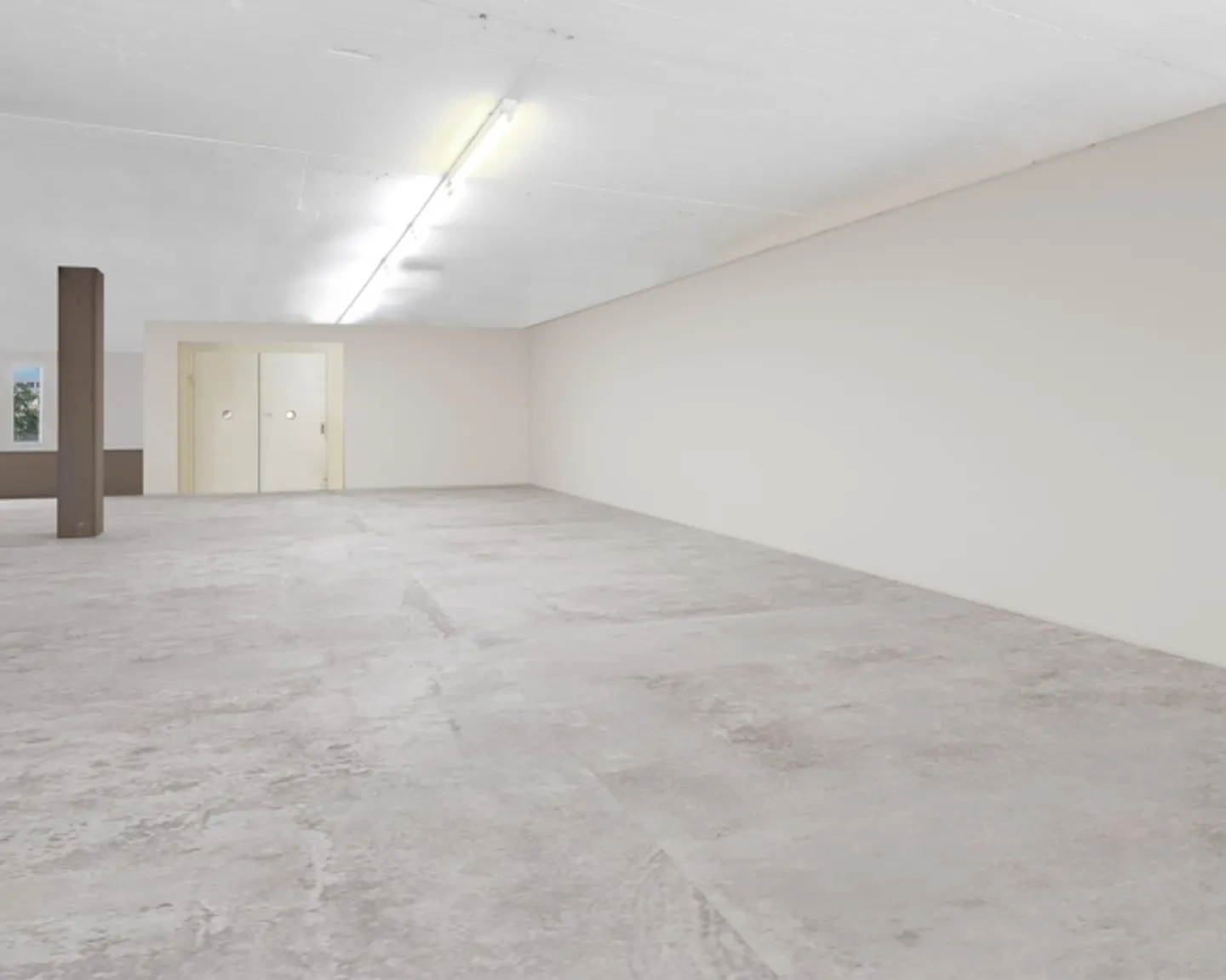 Versatile commercial space with 488 m² expandable to 878 m² with goods lift - Photo 6 of 7