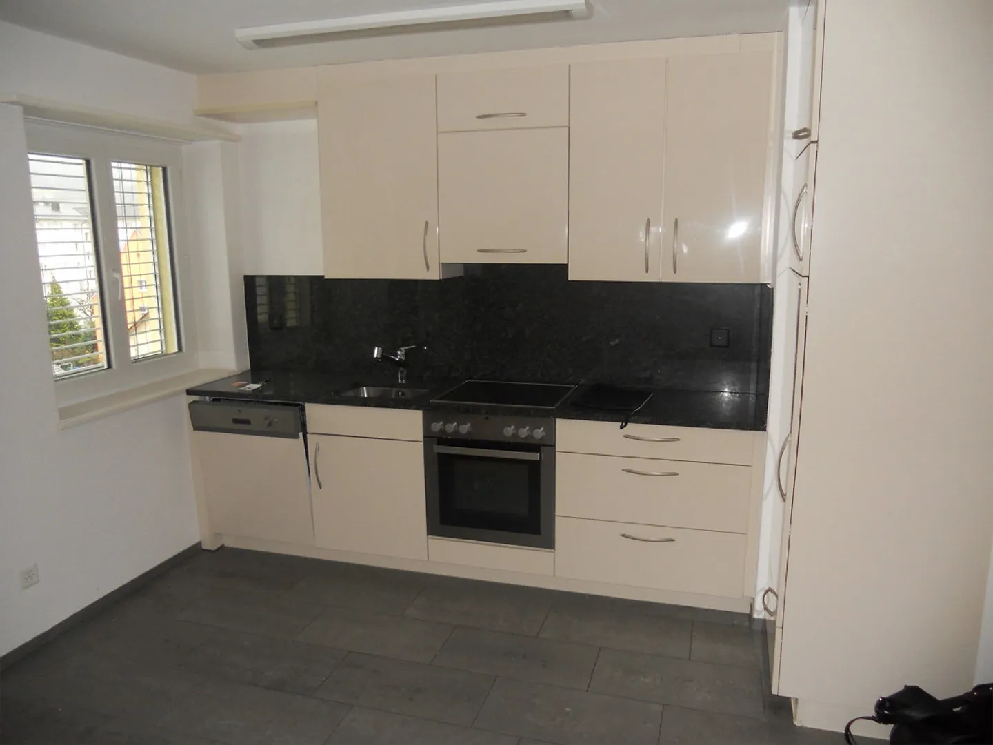 Geräumige Wohnung mit Balkon - Foto 1 von 5