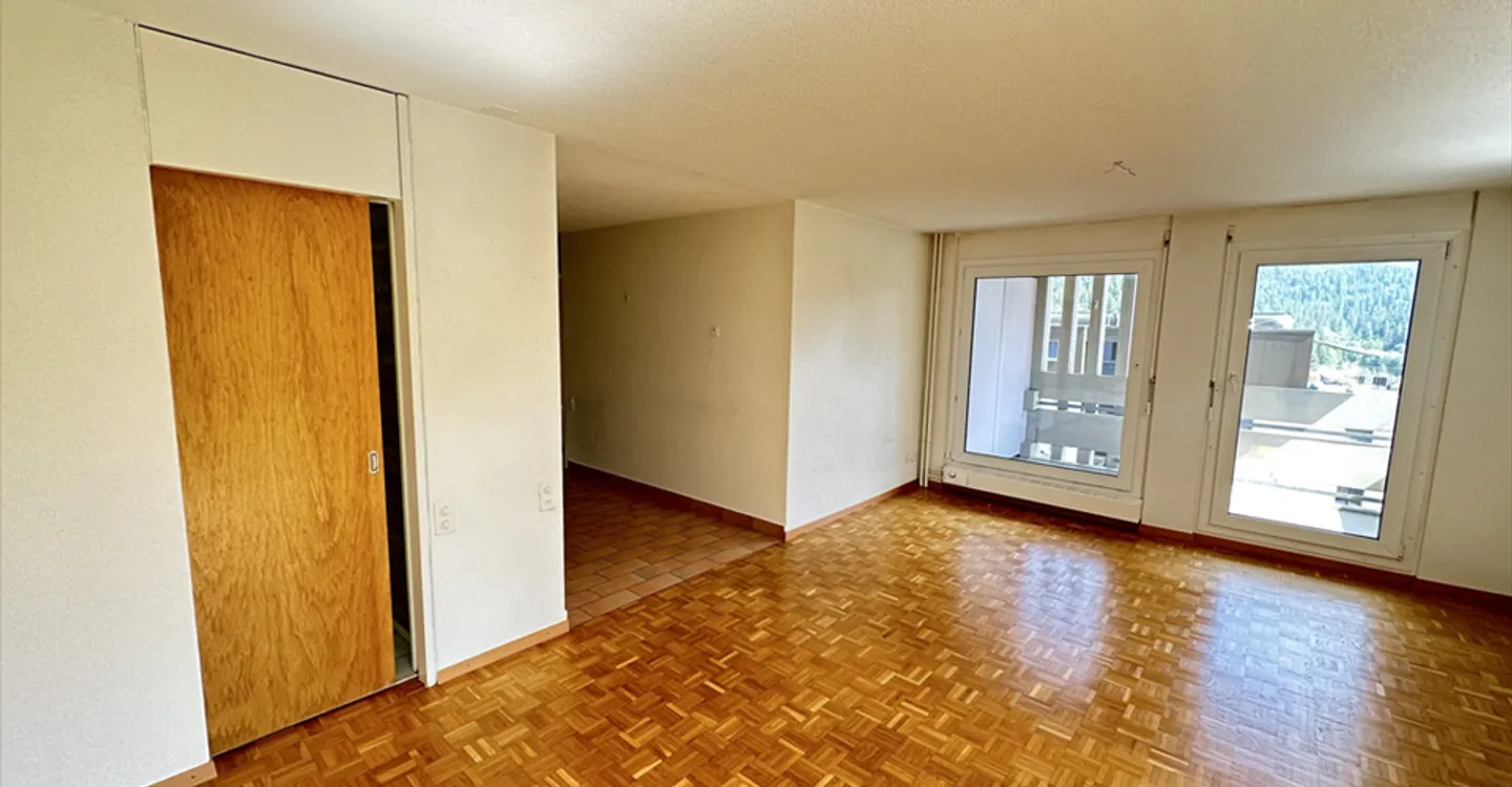 Charming Apartment with Terrace - Photo 5 of 8
