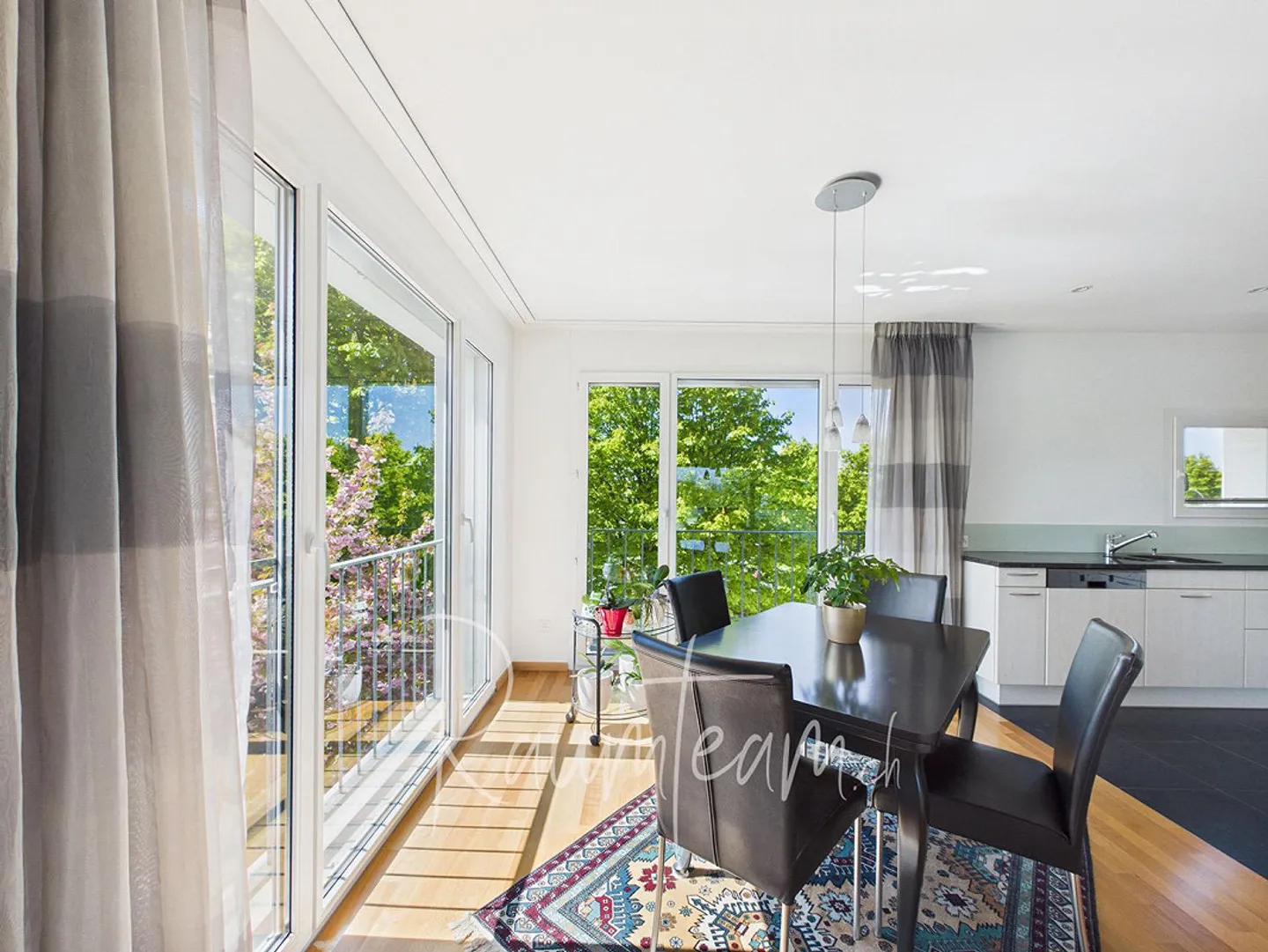 Living directly by the lake: Well-maintained apartment with lift and fireplace - Photo 5 of 10