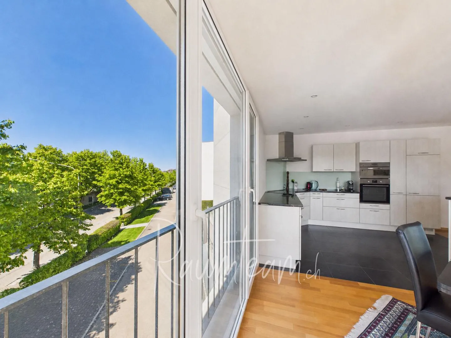 Living directly by the lake: Well-maintained apartment with lift and fireplace - Photo 6 of 10