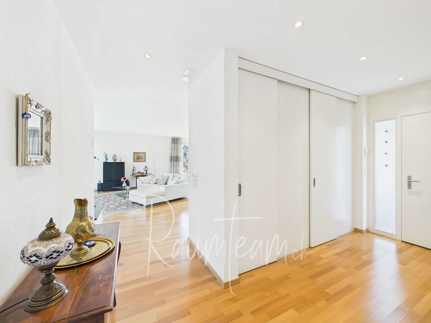 Living directly by the lake: Well-maintained apartment with lift and fireplace - Photo 8 of 10