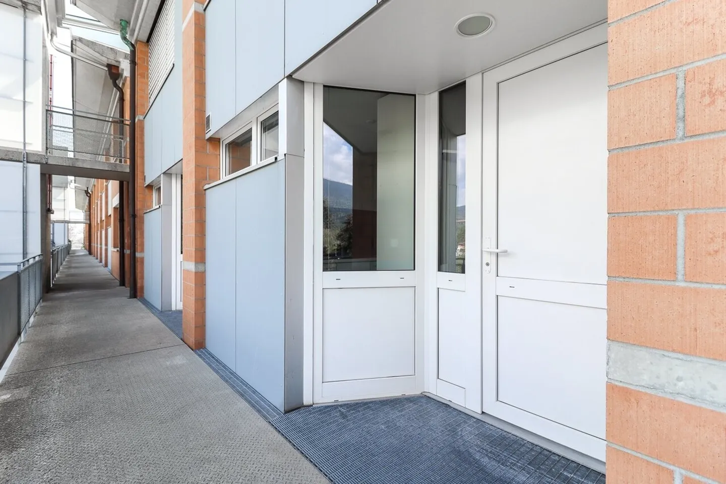 Charmante 4,5-Zimmer-Tripex in einer grünen Umgebung - Foto 8 von 9