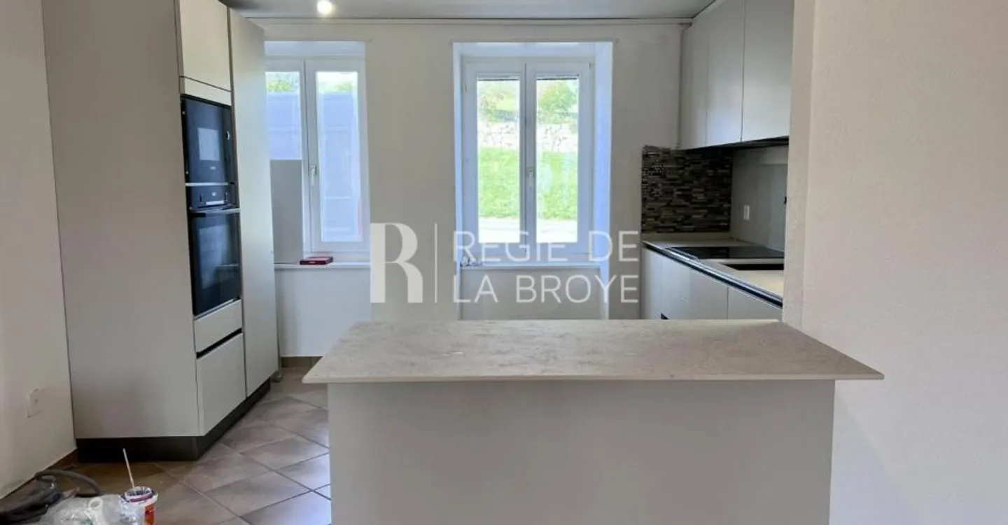 Appartement rénové de 2.5 pièces à Champtauroz - Foto 2 di 13