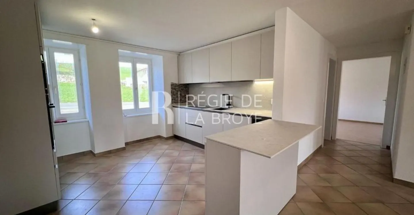 Appartement rénové de 2.5 pièces à Champtauroz - Foto 3 di 13