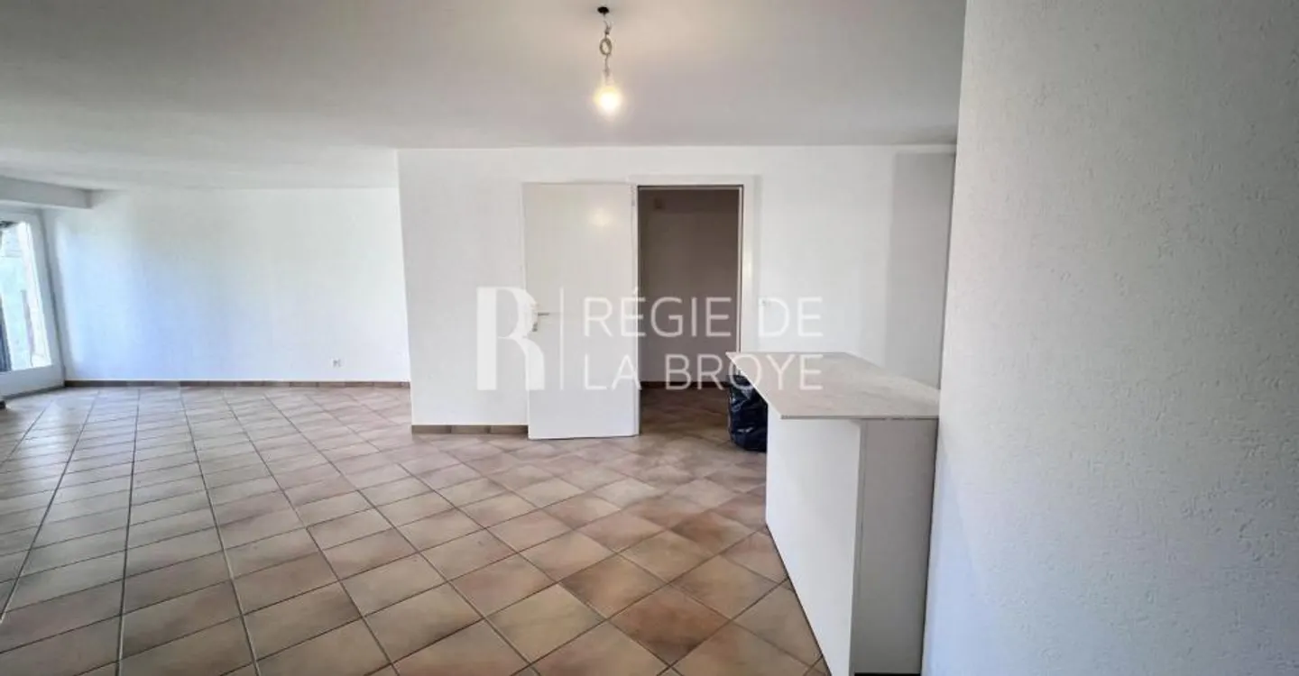 Appartement rénové de 2.5 pièces à Champtauroz - Foto 4 di 13