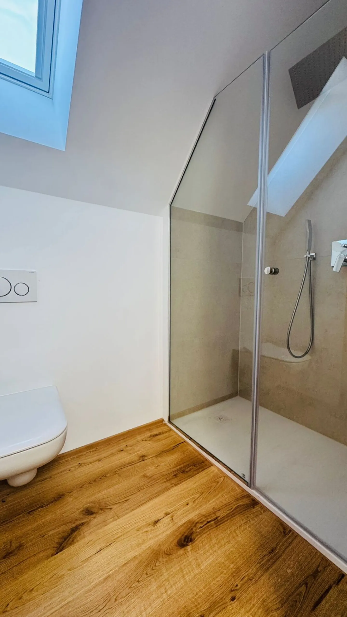 Helle, moderne 3½-Zimmer-Maisonettewohnung mit Wintergarten an idealer Lage in Itingen - Foto 9 von 11