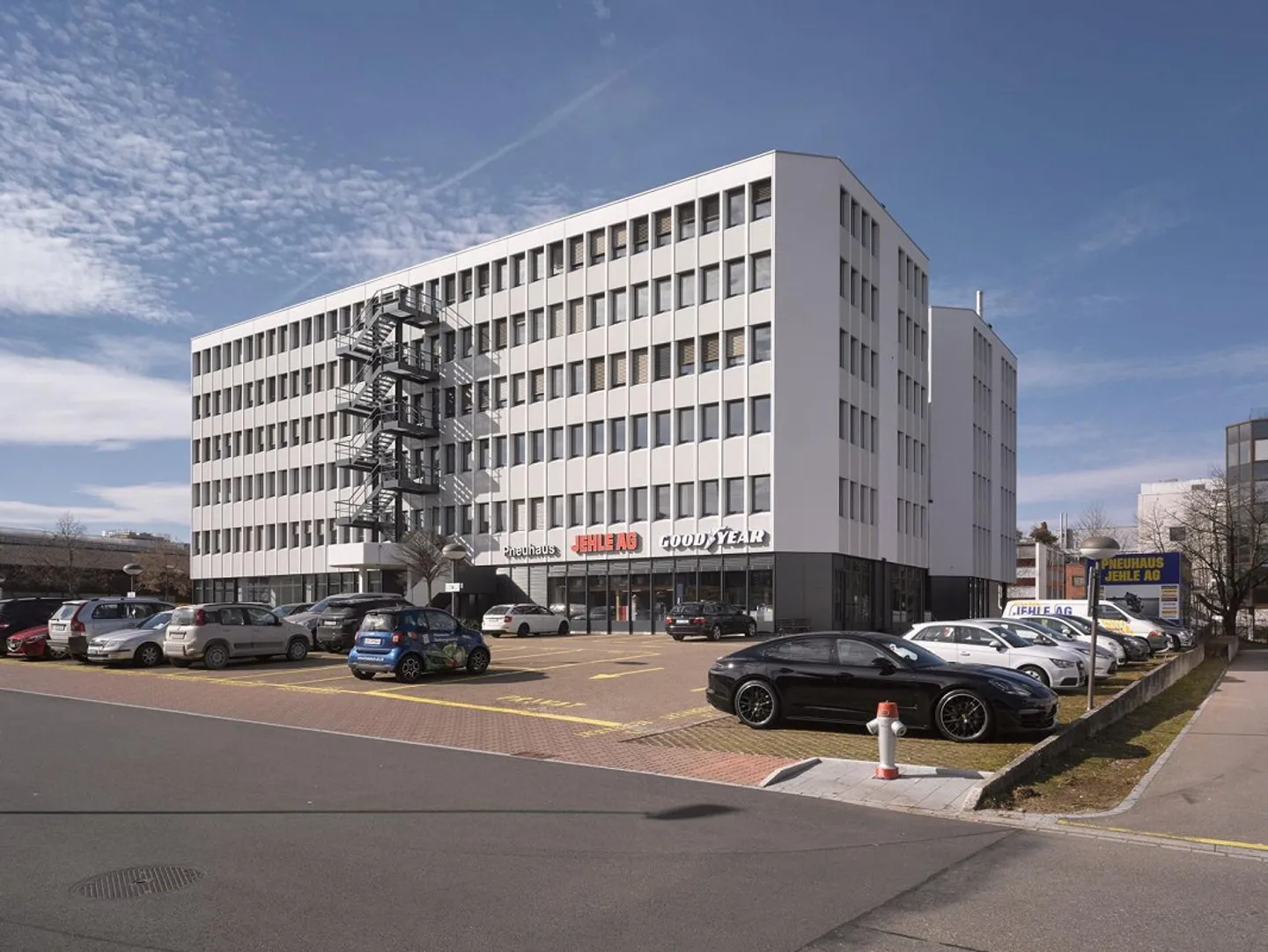 Perfect connection to public transport and road network: 110 m2 office space - Photo 1 of 6