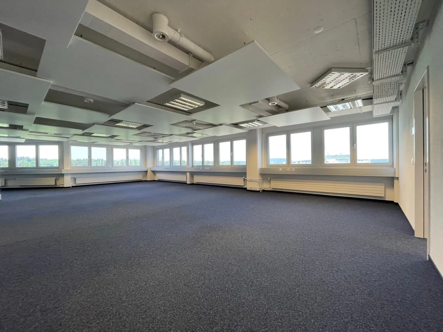 Bureaux lumineux et rénovés, 1er mois de loyer gratuit ! - Photo 1 sur 7