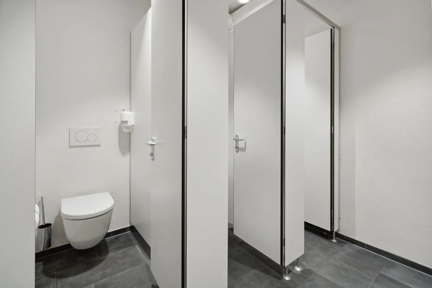 Bureaux lumineux et rénovés, 1er mois de loyer gratuit ! - Photo 5 sur 7