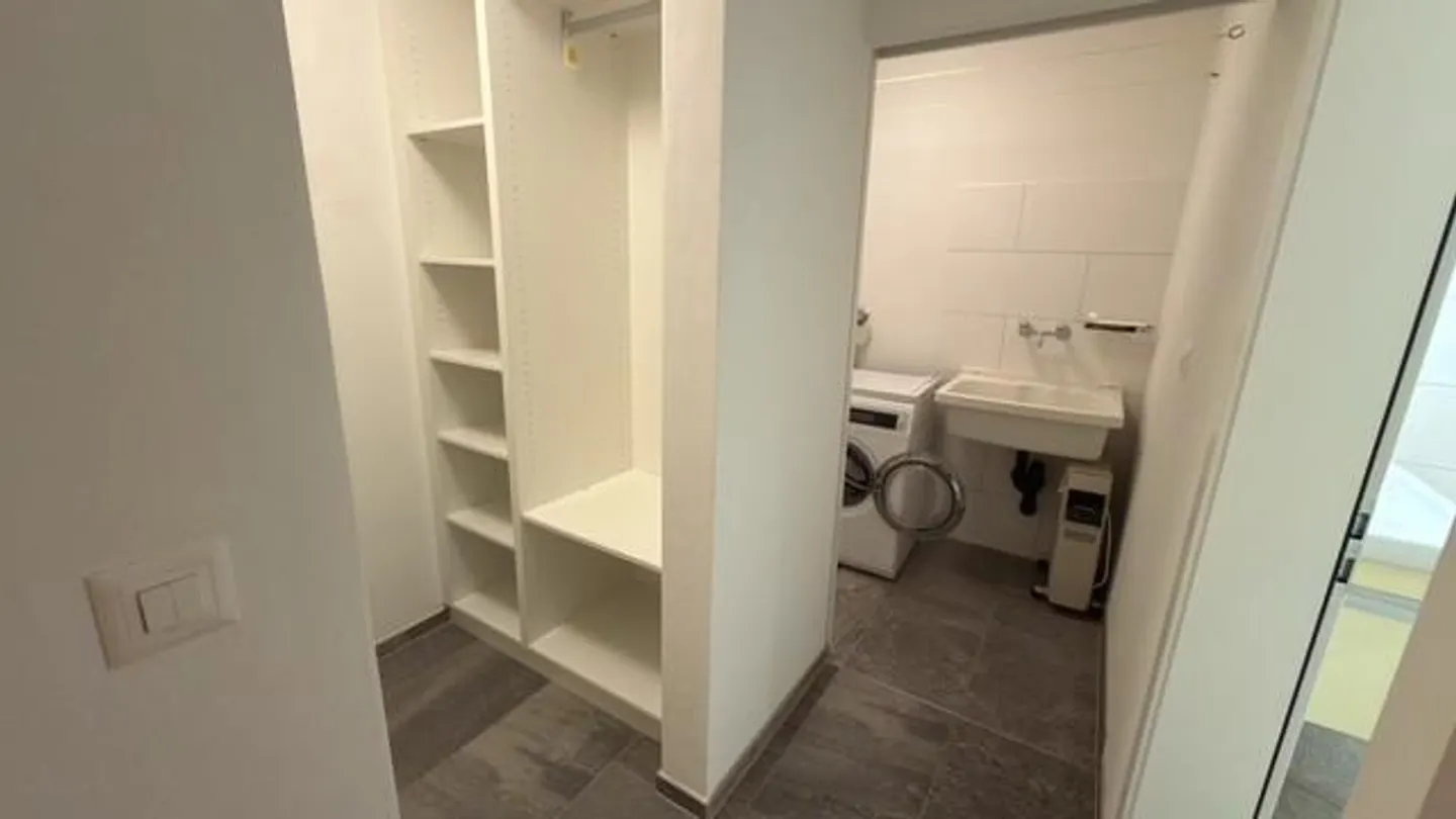 2.5-room apartment located on the ground floor - Photo 5 of 9