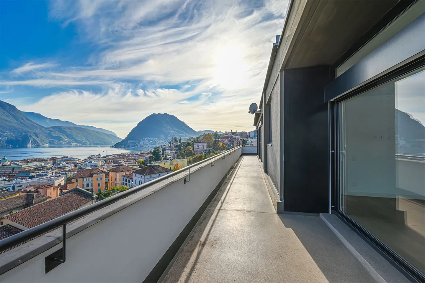 Stunning penthouse with lake view - Foto 1 di 10