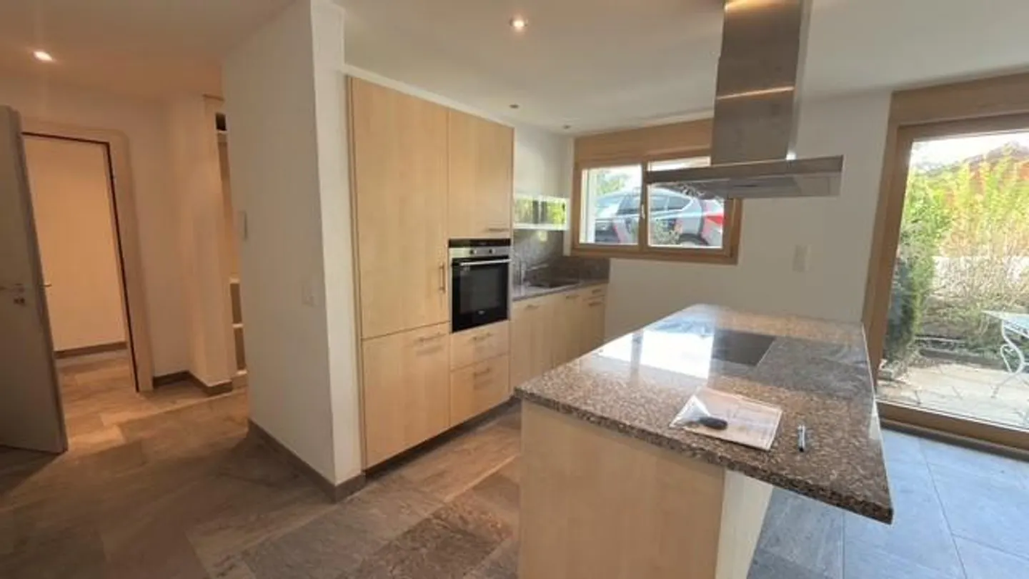 2.5-room apartment located on the ground floor - Photo 2 of 9