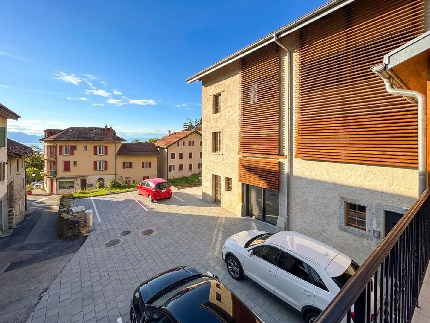 Modern Apartment with Private Garden - Photo 10 of 13