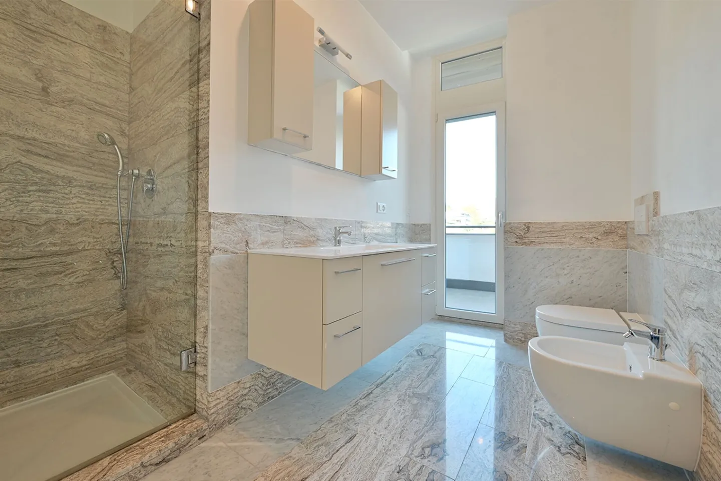 Splendido attico con vista lago - Foto 8 di 10