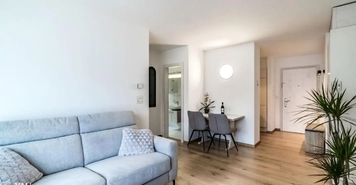 Helle, möblierte Wohnung an hervorragender, zentraler Lage im Herzen von Visp - Photo 4 of 10