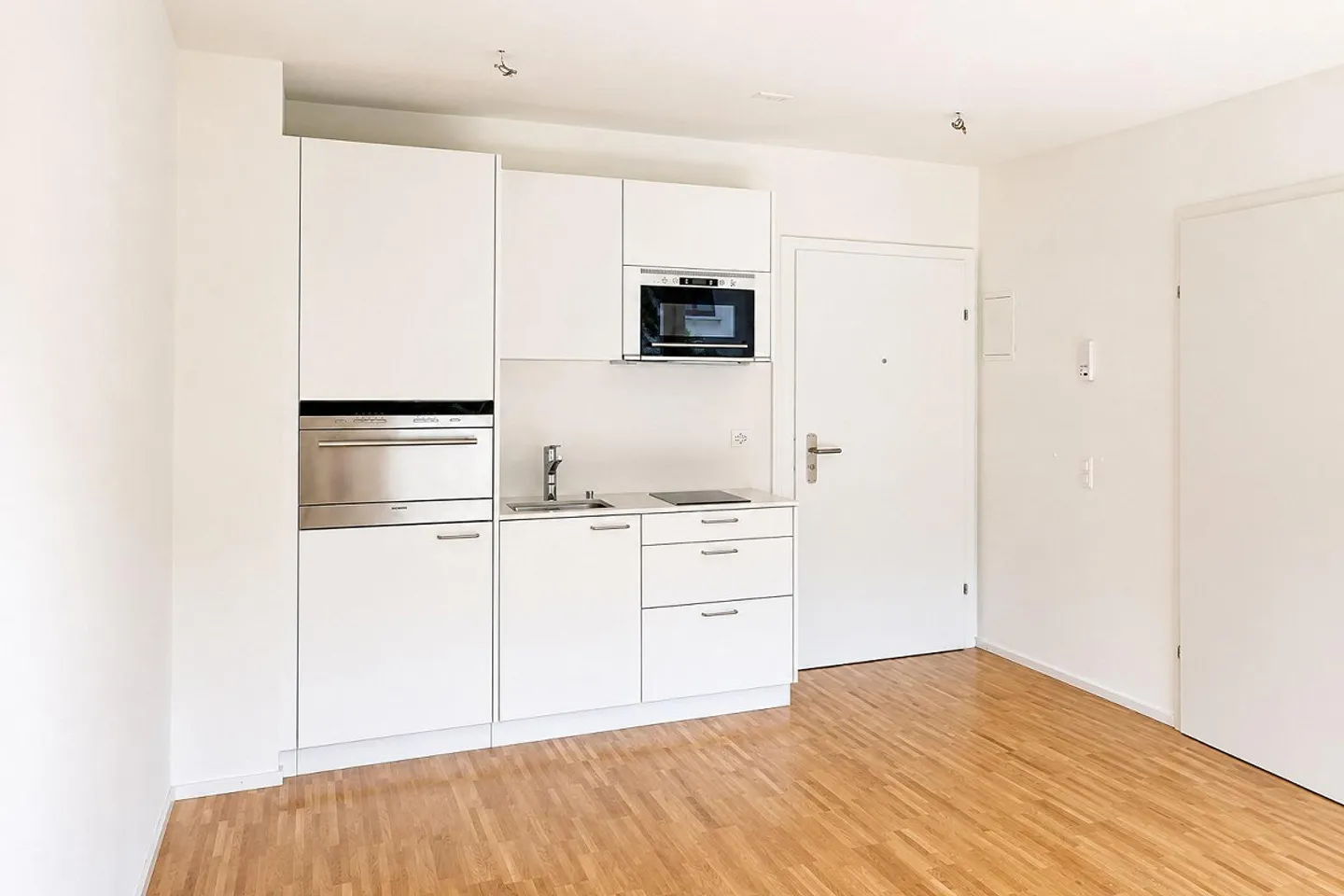 Modern 1-room apartment for rent - Photo 2 of 5