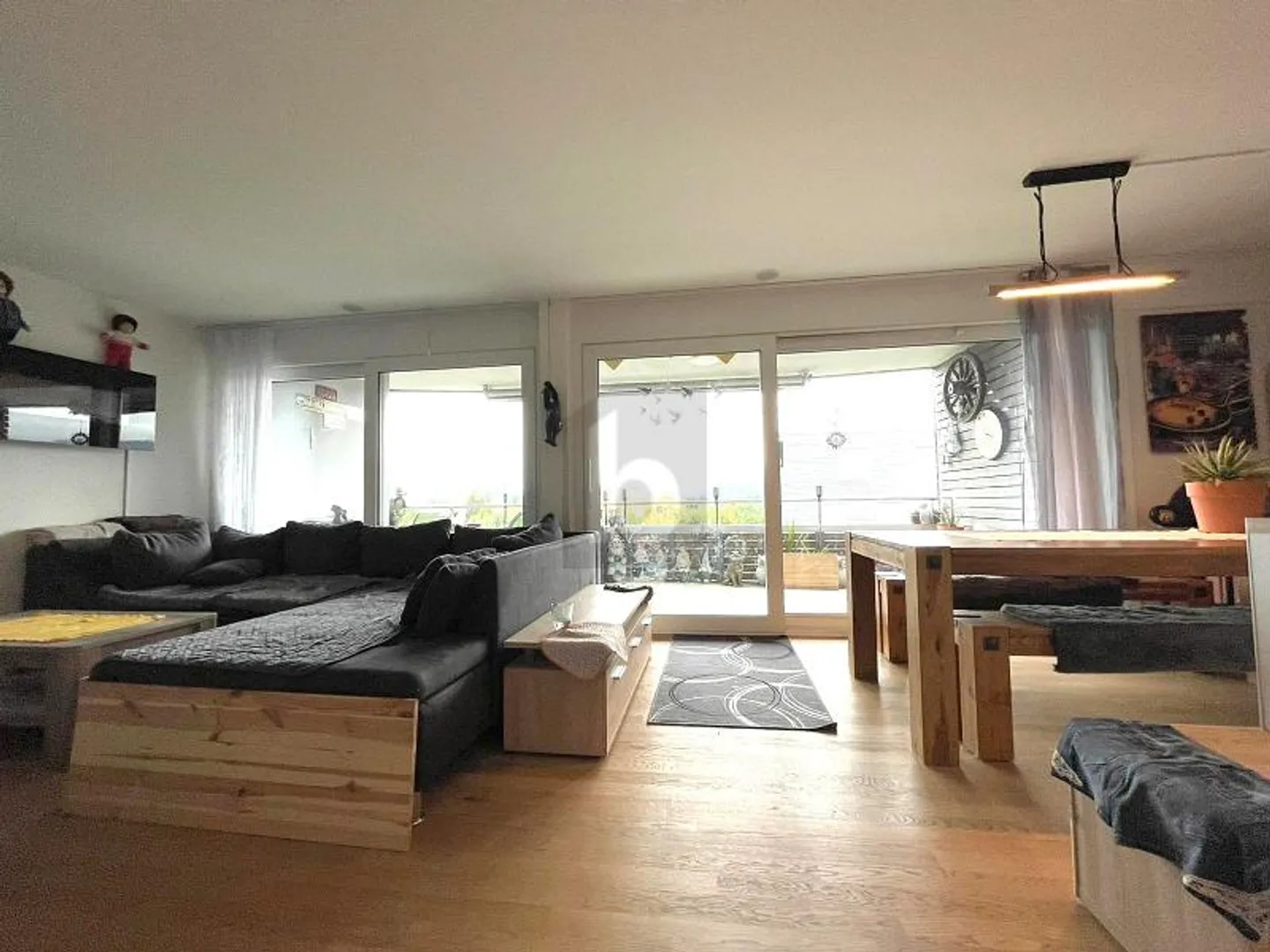 MODERN AN ZENTRALER LAGE MIT GROSSEM BALKON - Foto 2 von 6