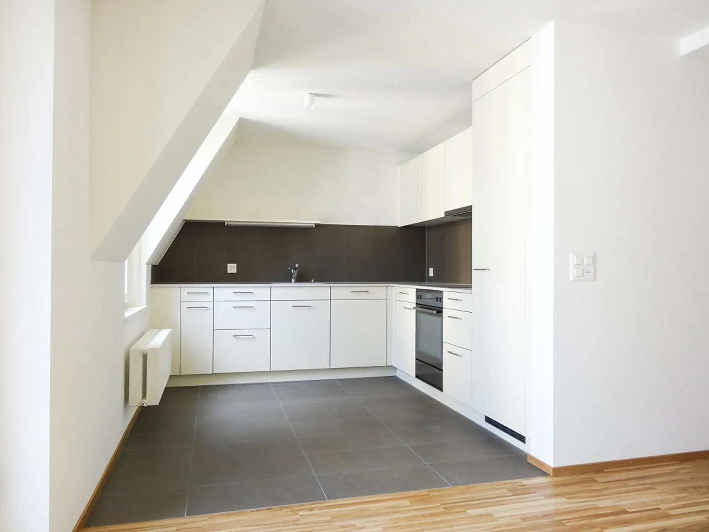 Bright, spacious 3.5 room apartment - Photo 2 of 6