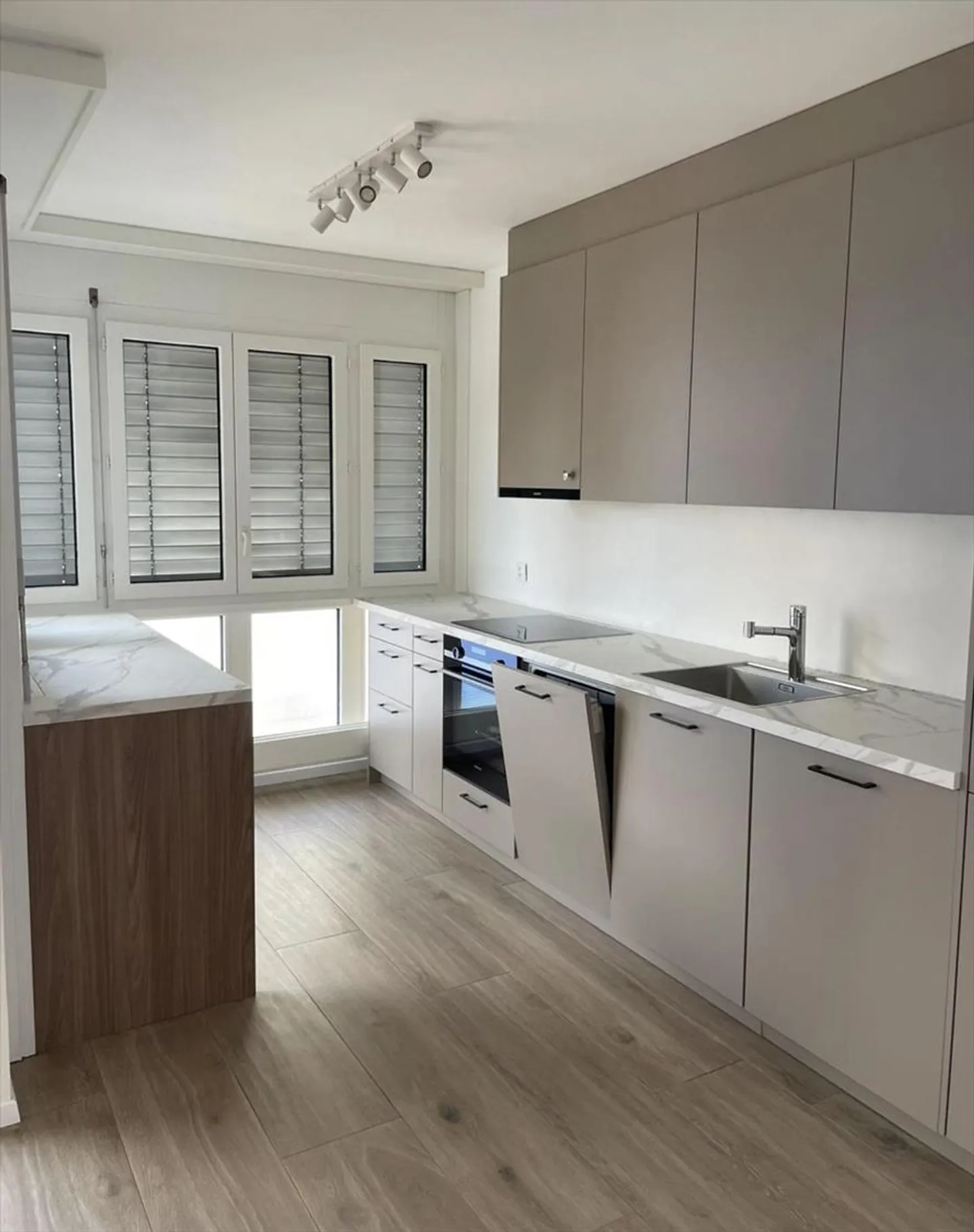 Appartamento ristrutturato 4 locali vicino al quartiere bancario - Foto 2 di 8